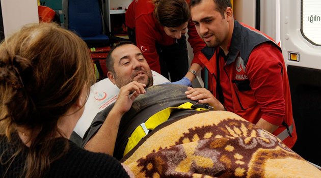Ata Demirer'in üzerine motosiklet düştü