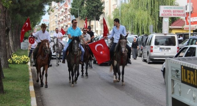 Atlarla Terörü Lanetlediler