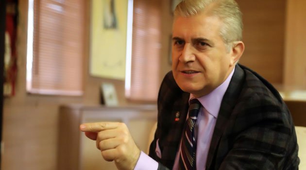 Avrupa'nın iki yüzlü oyunu üniversitede kendini gösterdi