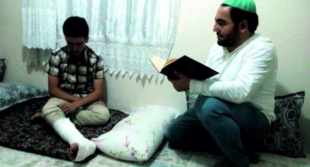 Ayağı Sakatlanan Hafızlık Öğrencisine Evde Ders Verildi