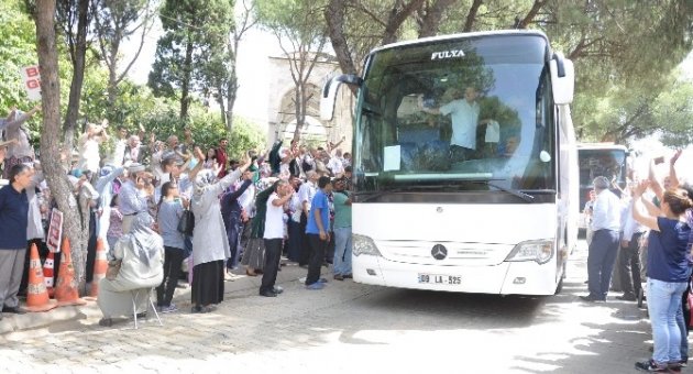 Aydınlı Hacı Adayları Kutsal Topraklara Dualarla Uğurlandı