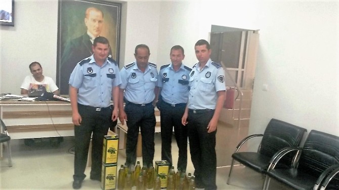 Ayvalık Belediyesi Zabıtasından Markasız Zeytinyağı Operasyonu