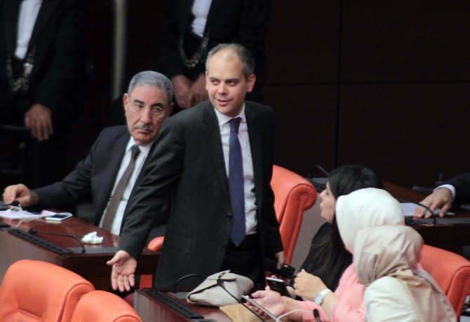 Bakan Kılıç’ın Belindeki Tabanca Değil Cep Telefonu Çıktı