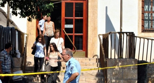 Bankada Bomba Paniği