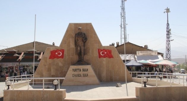 Başkale’ye Yeni Atatürk Anıtı Yapıldı
