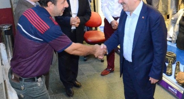 Başkan Gümrükçüoğlu Uzunsokak’ta Oy İstedi