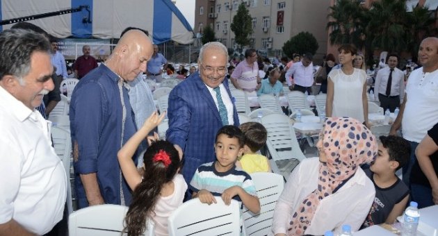 Başkan Kocamaz Mezitli Halkı İle İftarda Buluştu