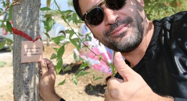 Belçikalı Ünlü Dj Davis, EXPO Alanına ‘Mercan’ Ağacı Dikti