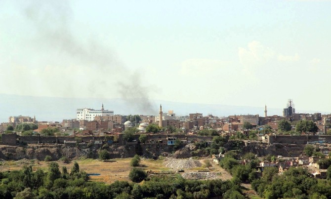 Bir Polisin Şehit Edildiği Diyarbakır’da Çatışmalar Şiddetlendi