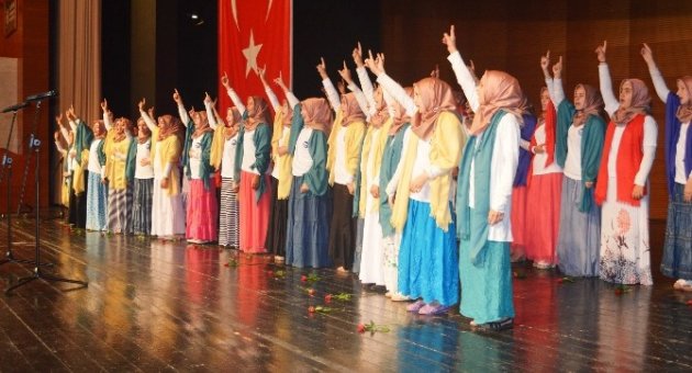 ’Biz Kardeşiz’ Öğrencilerinden Renkli Veda