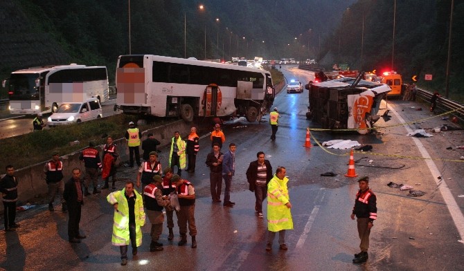 Bolu Dağında Feci Kaza: 6 Kişi Ölü, 35 Yaralı