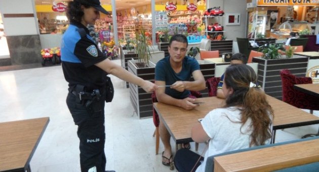 Bozüyük Polisinden Vatandaşlara Bilgilendirme Broşürleri