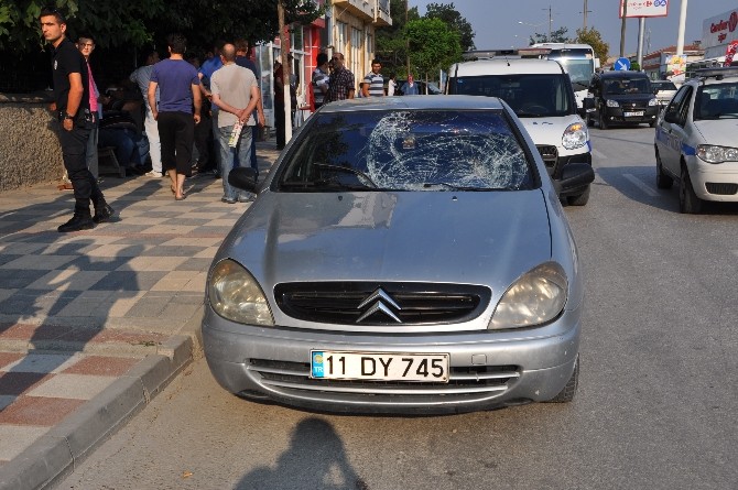 Bozüyük’te Otomobil Yayaya Çarptı, 1 Yaralı