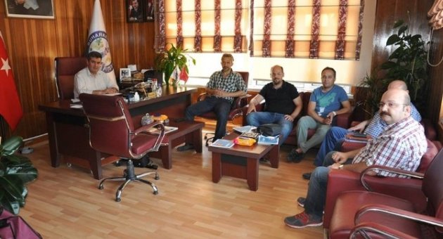 Buharkent’te Yüksek Okul Akademisyenleri Başkan Erol’u Ziyaret Etti