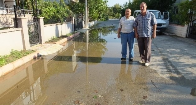 Burhaniye’de Patlayan Suya Vatandaş Tepkisi
