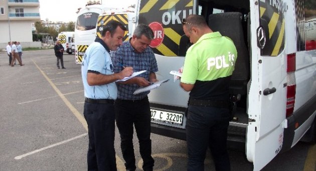 Büyükşehir, Alanya’da Okul Servislerini Denetledi