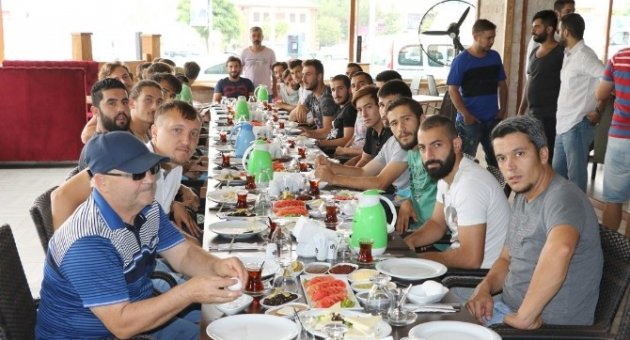 Büyükşehir Belediyespor Esnafla Kahvaltıda Buluştu