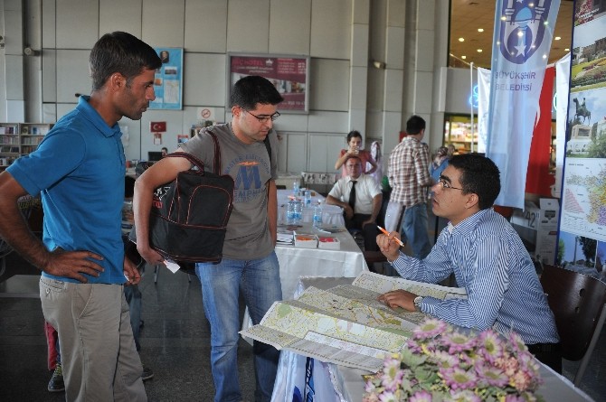 Büyükşehir’den Öğrencilere “Güler Yüzlü” Karşılama