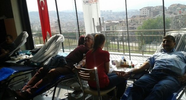 Cami Cemaati Kan Bağışladı