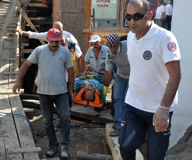 Cami İnşaatında İskele Çöktü: 1 Yaralı