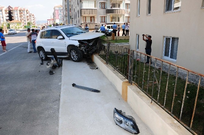 Çanakkale’de Trafik Kazası: 3 Yaralı