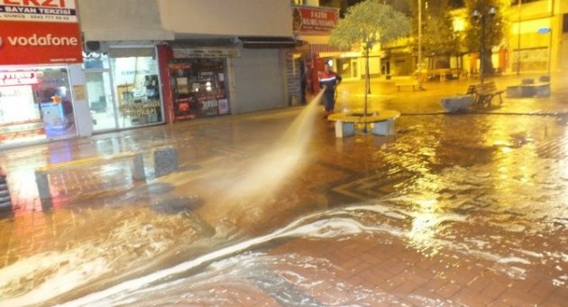 Çaycuma Sokakları Sabunla Temizleniyor