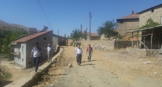 Çelikhan’a Kilitli Parke Taş Döşeniyor