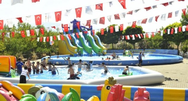 Çocuklar Portatif Havuzları Sevdi