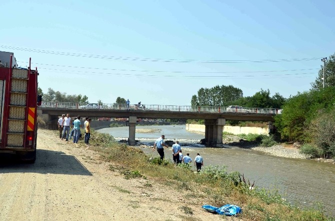 Çocuklarını Kurtarmak İsterken, Kendisi Boğulma Tehlikesi Geçirdi
