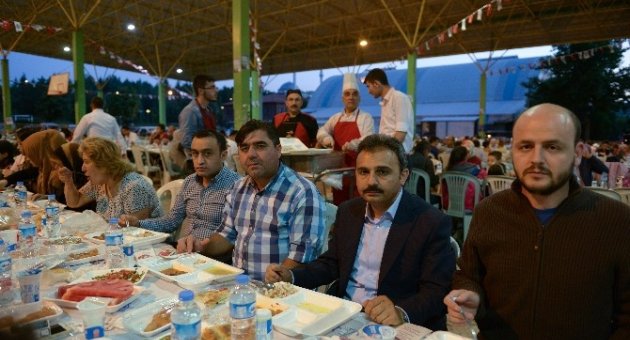Çorum Belediyesi’nin Son Mahalle İftarı Mimar Sinan’da Kuruldu