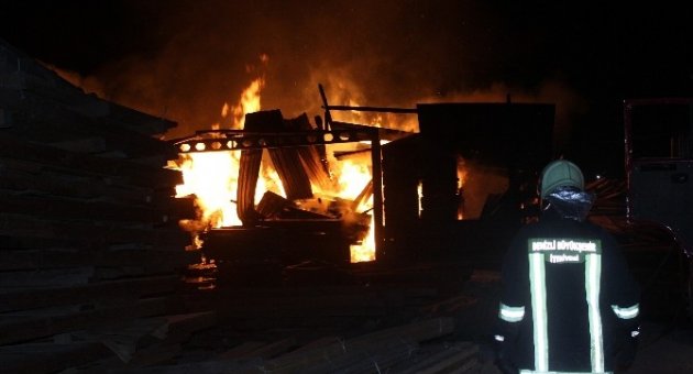 Denizli’de Kereste İmalathanesinde Büyük Yangın