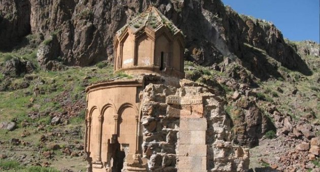 Digor’daki Tarihi Beş Kiliseler Yıkılıyor