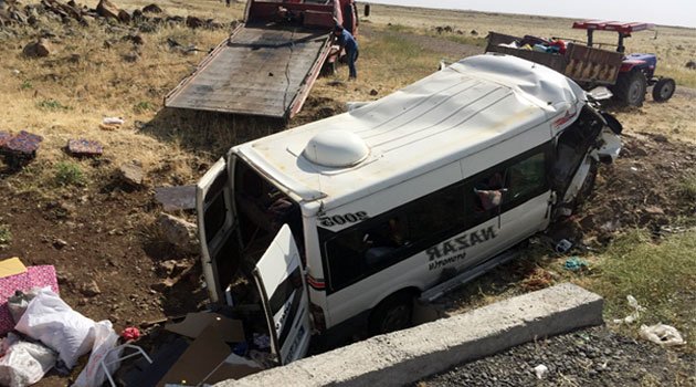 Diyarbakır’da feci trafik kazası aynı aileden üçü çocuk 6 ölü, 4 yaralı