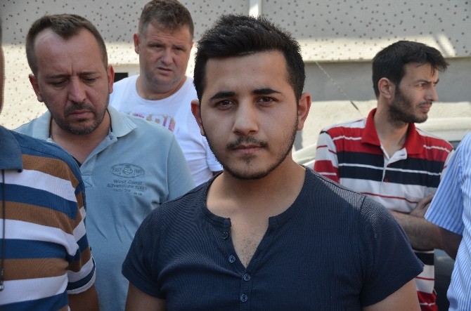’Dört Araç Yarış Yapıyordu, Orman Yangınını İzleyenlerin Arasına Daldı