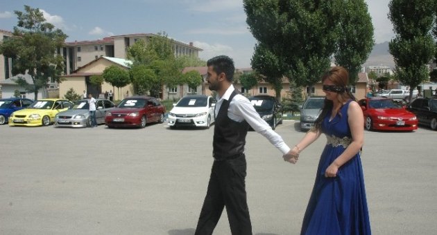 Drift Modifiye Araç Tutkunundan İlginç Evlilik Teklifi