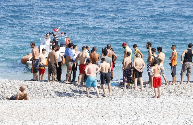 Dünyaca Ünlü Konyaaltı Sahili’nde “Trajikomik” Kayıp İhbarı