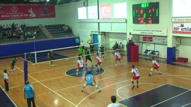 Düzce Belediyespor Erkek Voleybol Takımı Sezonun İlk Maçında PTT’ye 3-1 Yenildi