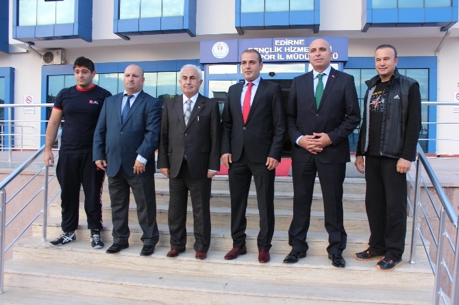 Edirne’de Güreşçilere Malzeme Desteği