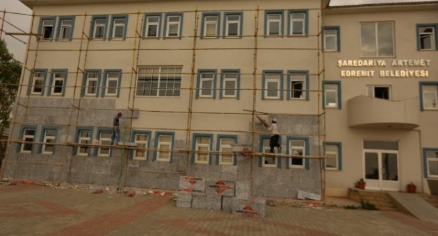 Edremit Belediyesi Ek Bina Ve Dış Cephe Yalıtımı Yapımına Başladı