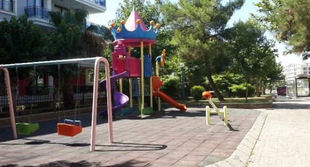 Efeler Belediyesi Eski Parkları Yeniliyor
