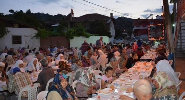 Efeler Belediyesi Ramazanda 48 Mahallede Binlerce Kişiye Ulaştı