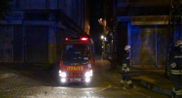 Eli Silahlı Göstericiler Yangına Giden İtfaiye Ekiplerine Engel Oldu