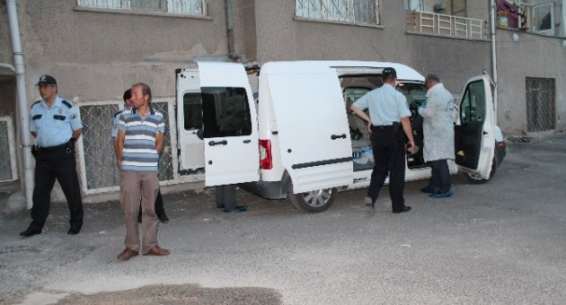 Emekli Öğretmen Evinde Ölü Bulundu