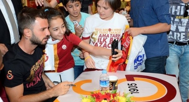 Emre Çolak Ve Lıonel Carole Taraftarlarla Buluştu