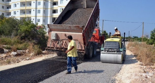 Erdemli’de Asfalt Çalışmaları Sürüyor
