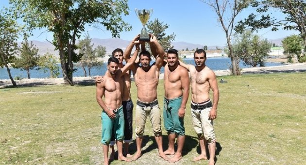 Erzurum’da Altın Kemer Karakucak Güreşleri Heyecanı