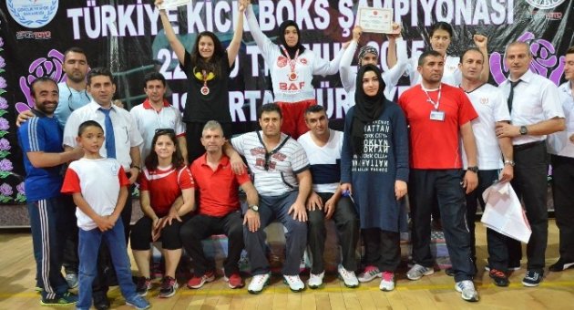 Eskişehirli Sporcular Kick Boks’ta Türkiye’nin Gururu Oldu