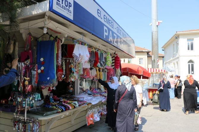 Eyüplü Kadınlar El Emekleriyle Aile Bütçesine Katkıda Bulunuyor