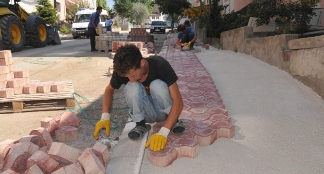 Fahri Korutürk Caddesi’ne Modern Kaldırım Uygulaması