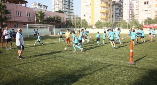 Futbolun Duayenlerinden Sözlü’ye Futbol Okulları Övgüsü